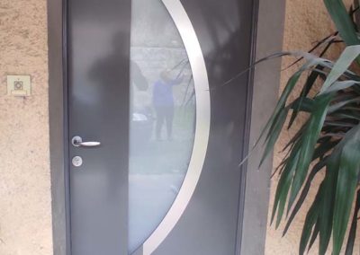 porte d'entrée aluminium demi lune bicolore gris